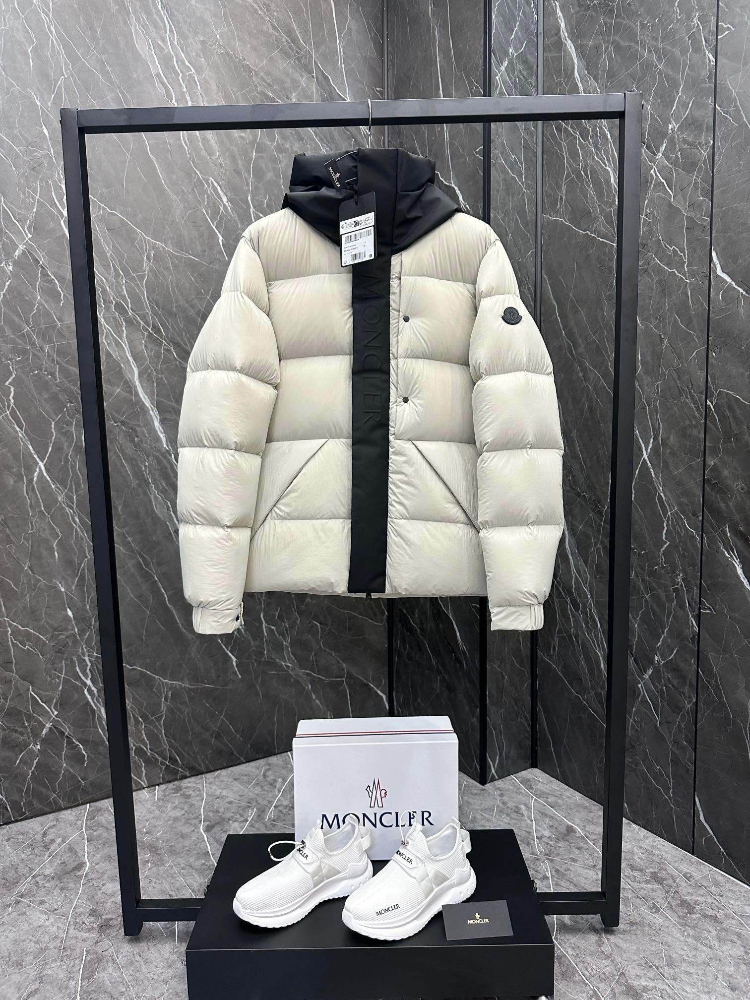 Moncler Madeira Black Warrior Short Men's Down Jacket Coat