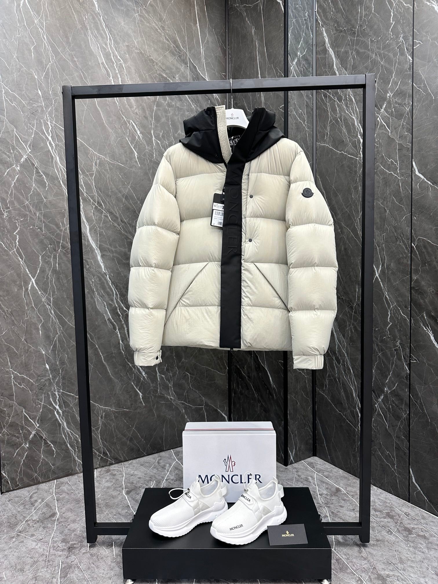 Moncler Madeira Black Warrior Short Men's Down Jacket Coat