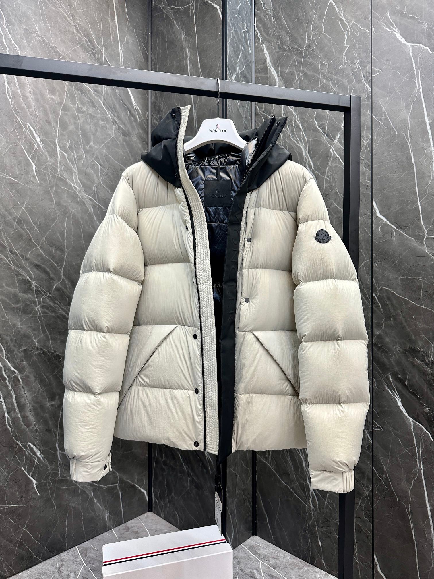 Moncler Madeira Black Warrior Short Men's Down Jacket Coat