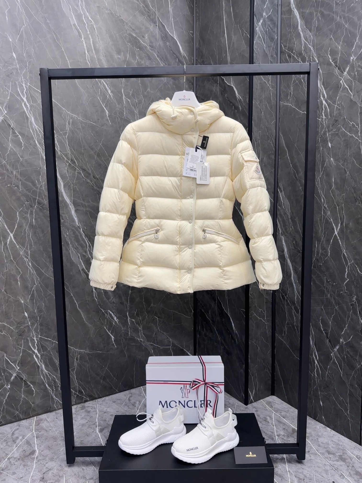 Moncler Barante Women's Short Down Jacket