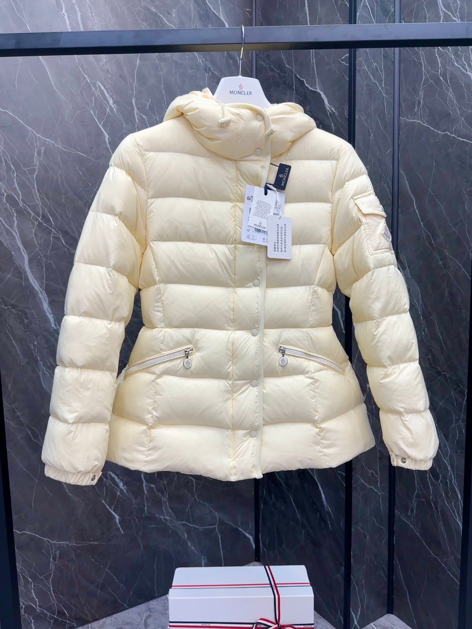 Moncler Barante Women's Short Down Jacket