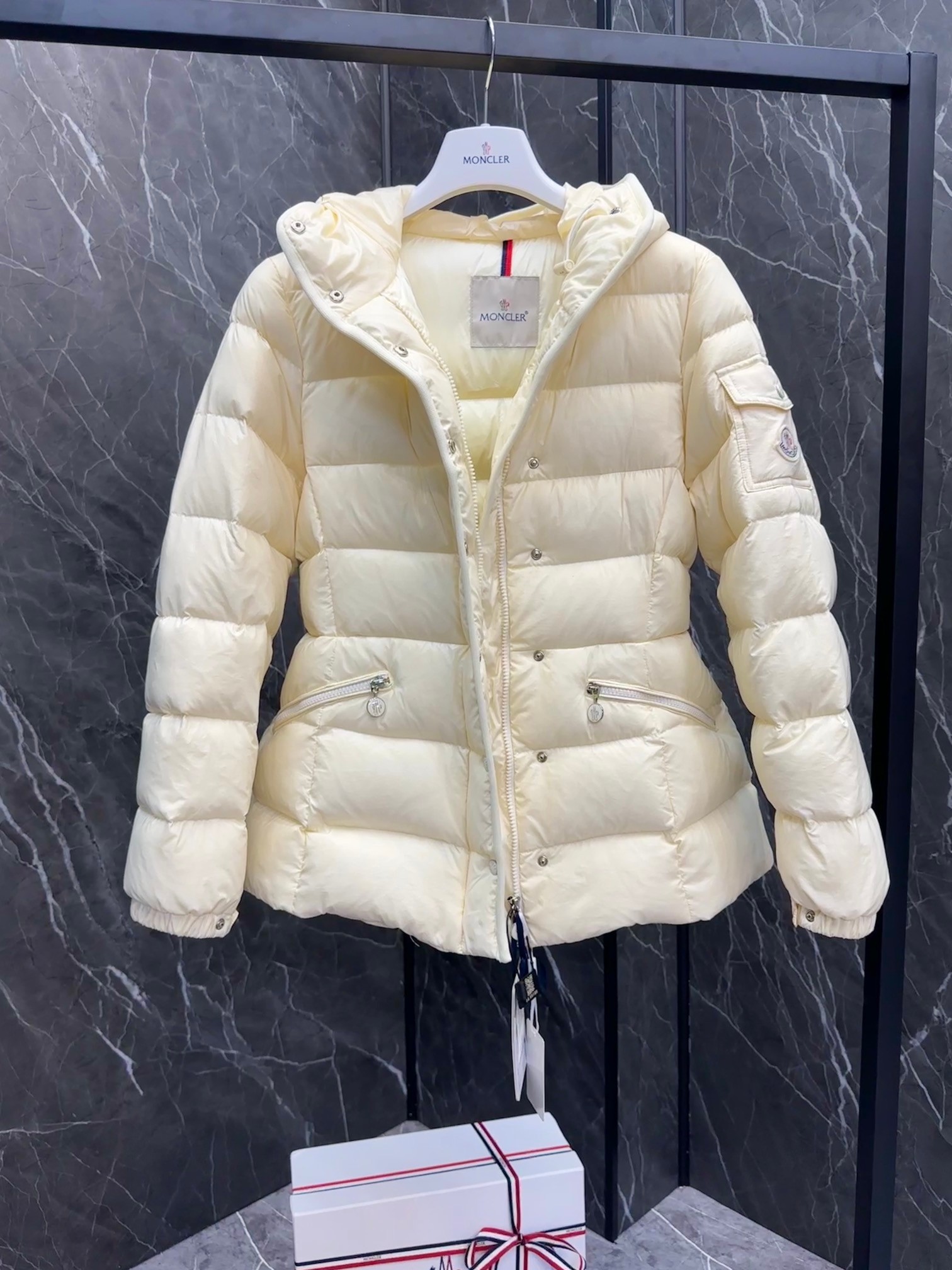 Moncler Barante Women's Short Down Jacket