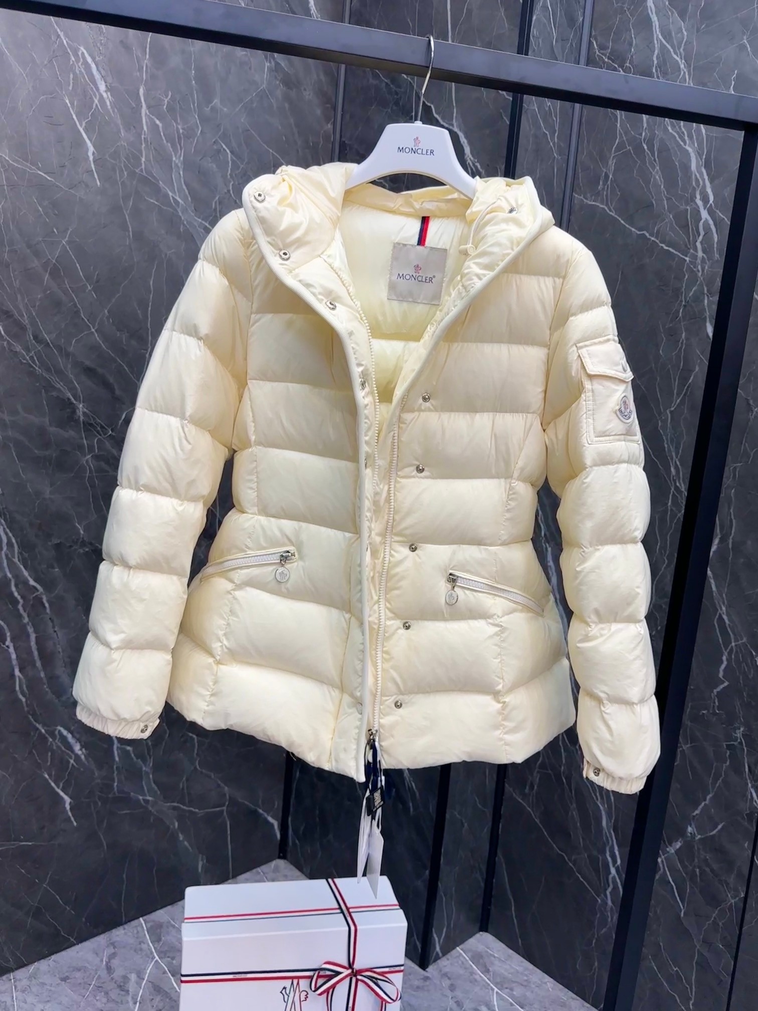 Moncler Barante Women's Short Down Jacket