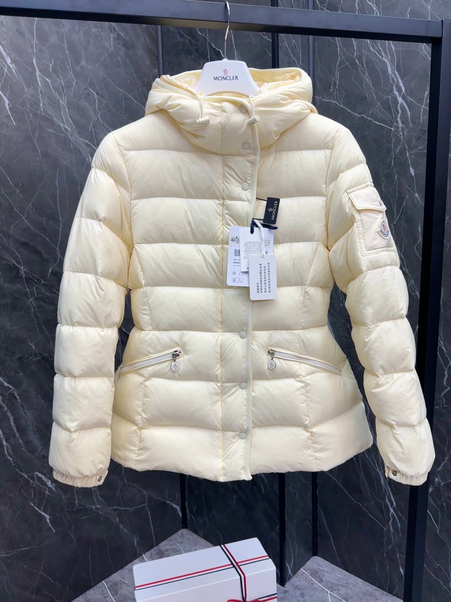 Moncler Barante Women's Short Down Jacket