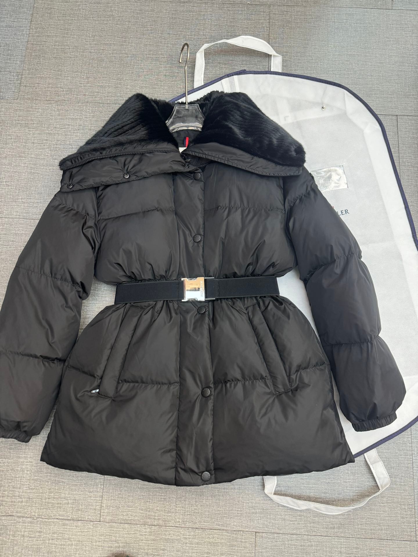 Moncler 24 Winter Ant Waist Down Jacket 