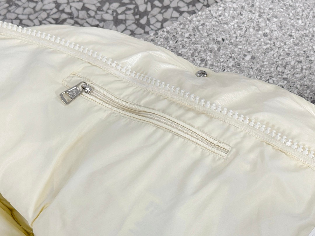  Moncler Maya 70s Short Down Coat Jacket