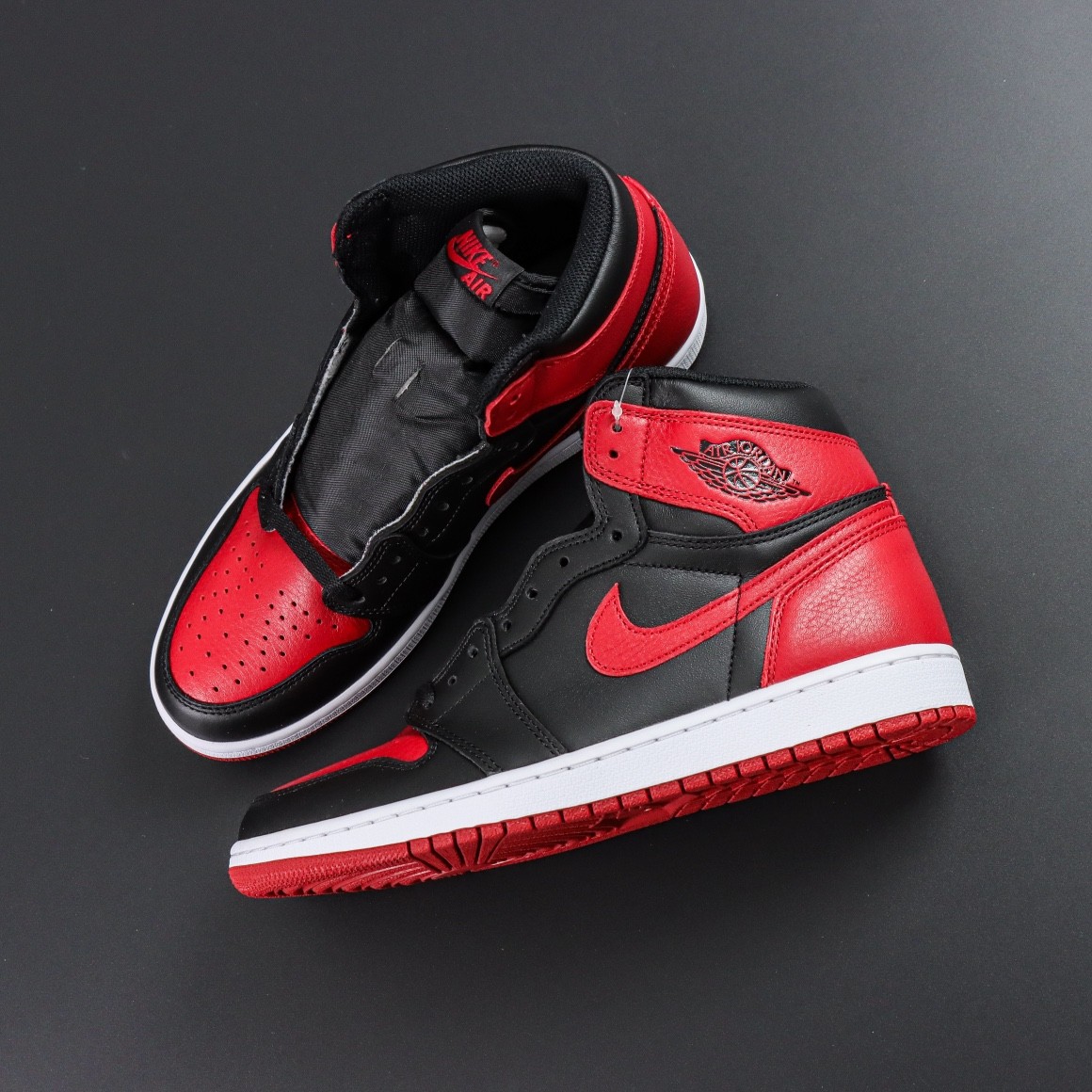 NIKE AIR JORDAN 1 Retro Bred Banned 