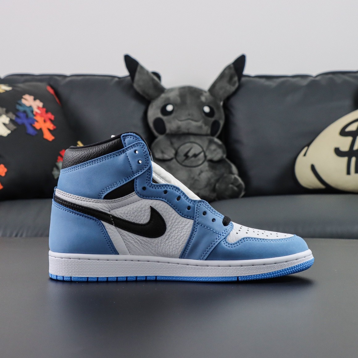 NIKE AIR JORDAN 1 RETRO HIGH OG UIVERSITY BLUE 