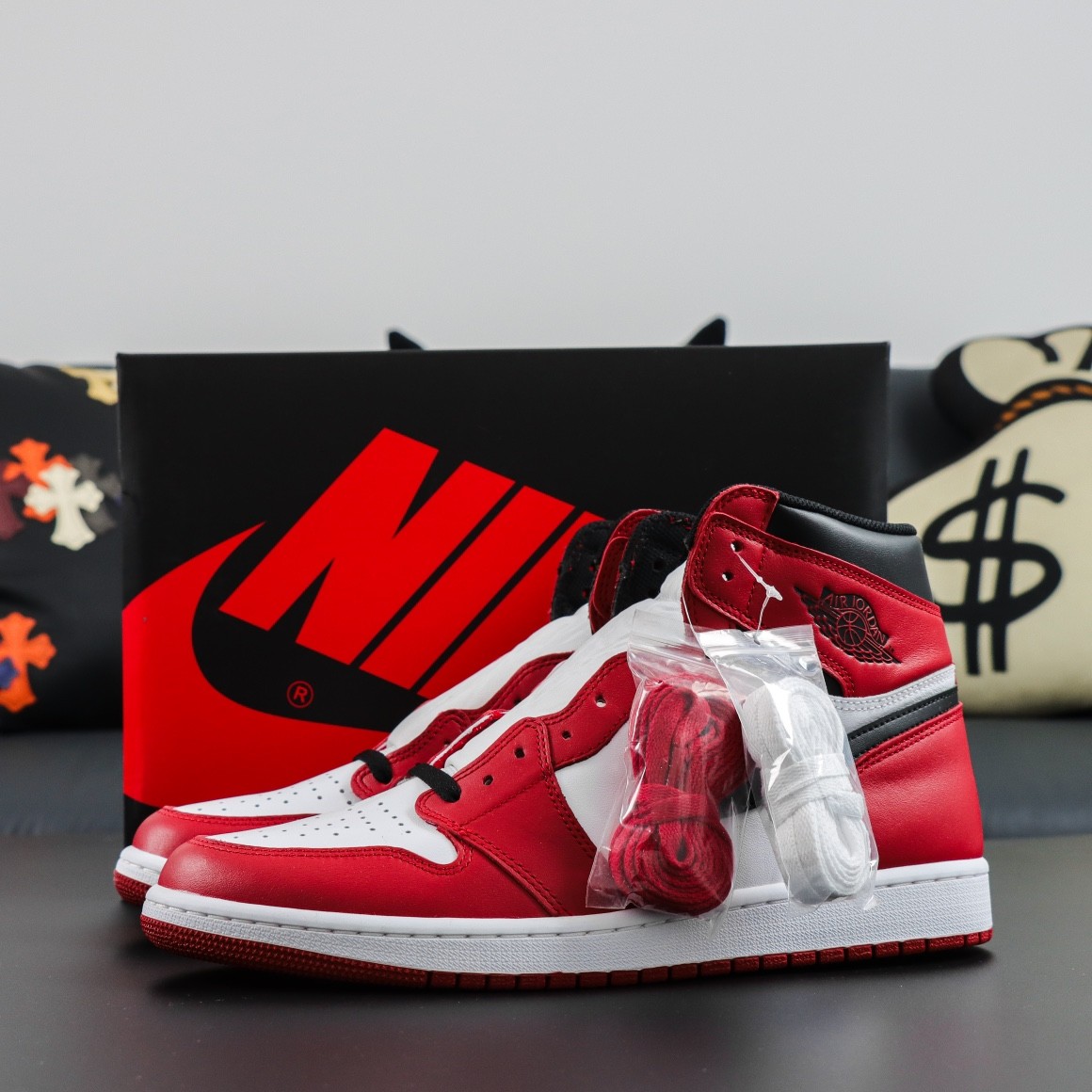 NIKE AIR JORDAN 1 Retro OG Chicago 