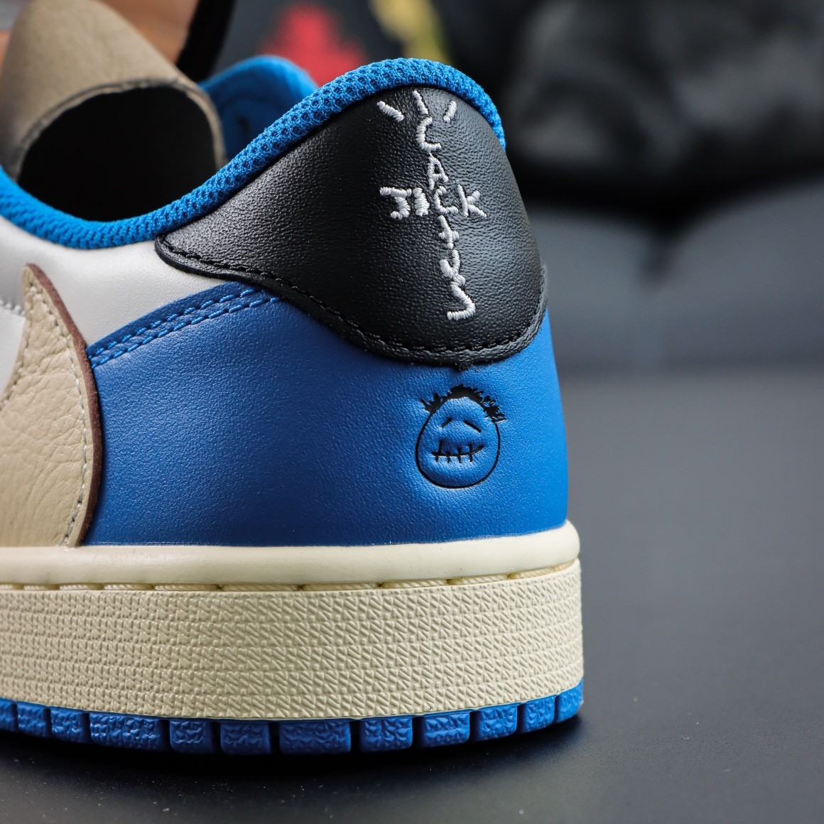 TRAVIS SOCTT X FRAGMENT DESIGN X NIKE AIR JORDAN 1 LOW OG SP 