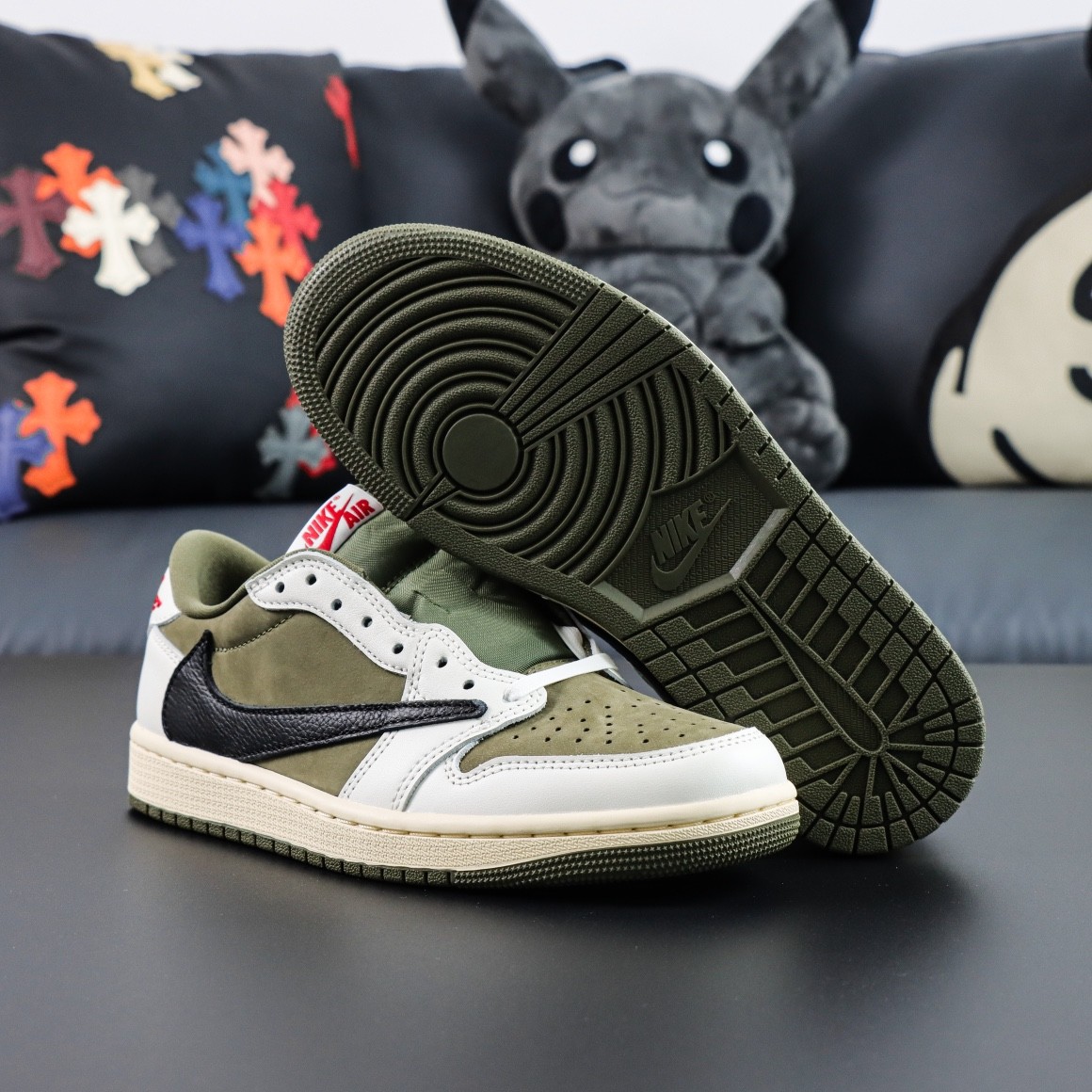 TRAVIS SOCTT X NIKE AIR JORDAN 1 LOW MEDIUM OLIVE