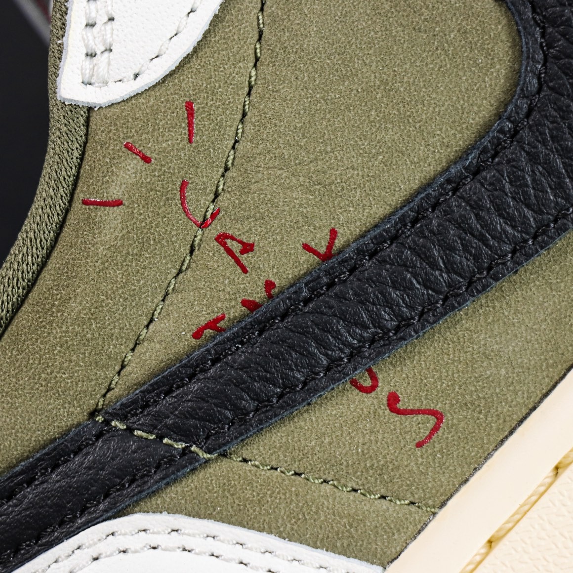 TRAVIS SOCTT X NIKE AIR JORDAN 1 LOW MEDIUM OLIVE