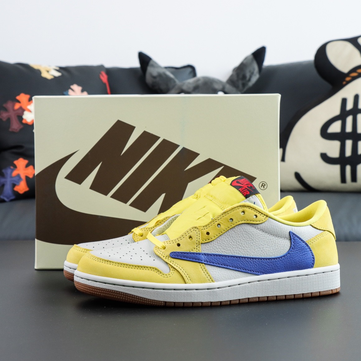 TRAVIS SOCTT X NIKE AIR JORDAN 1 LOW YELLOW