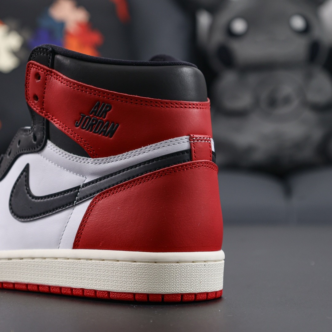 NIKE AIR JORDAN 1 BLACK TOE REIMAGINED