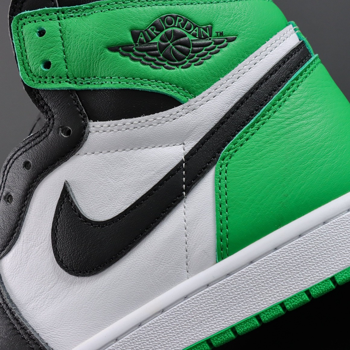 NIKE AIR JORDAN 1 HIGH OG LUCK GREEN