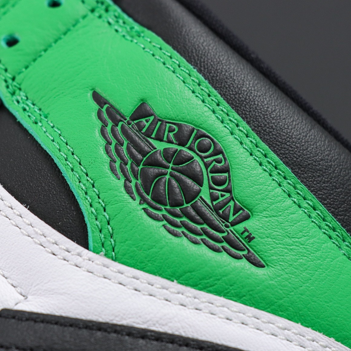 NIKE AIR JORDAN 1 HIGH OG LUCK GREEN