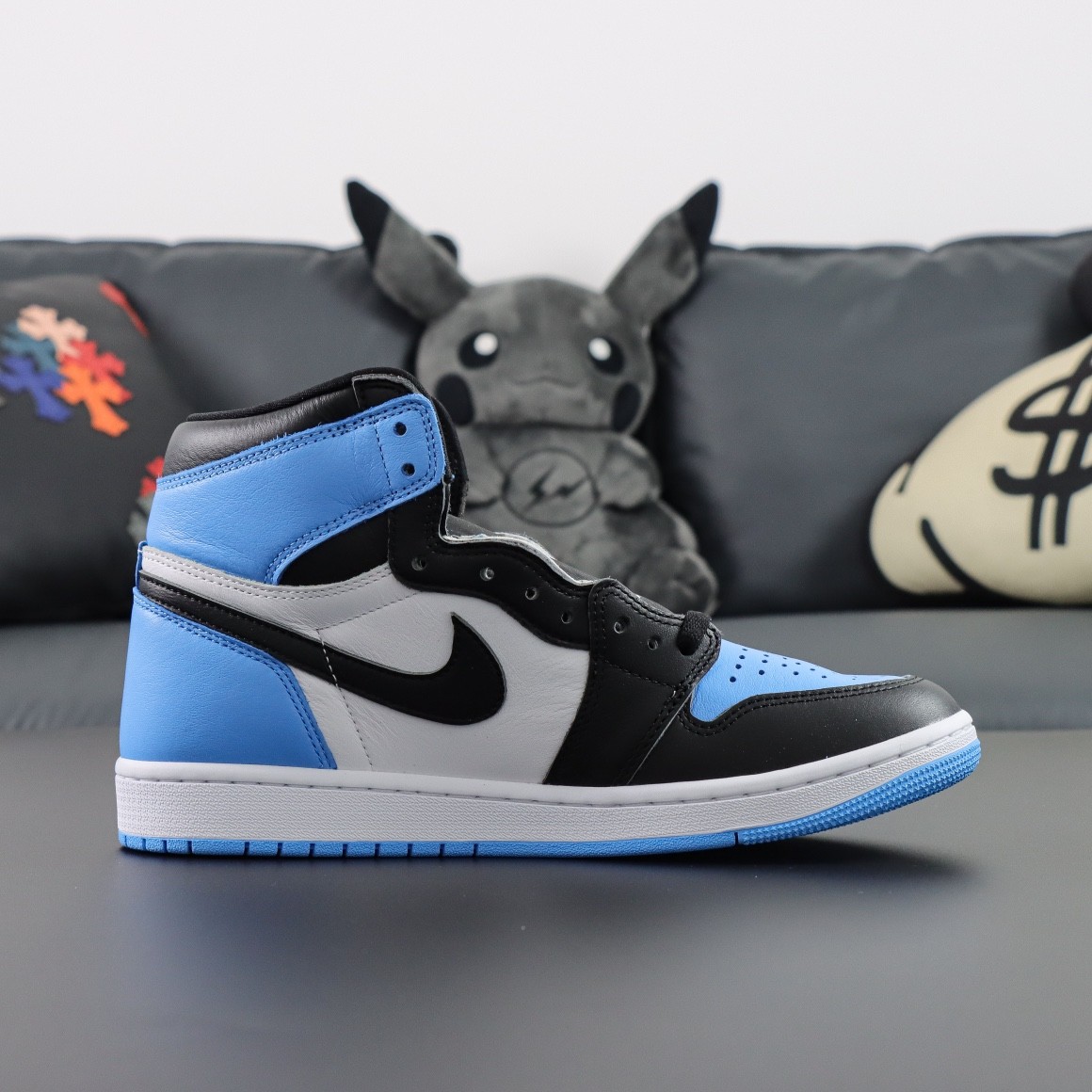 NIKE AIR JORDAN 1 HIGH OG UNIVERSITY BLUE