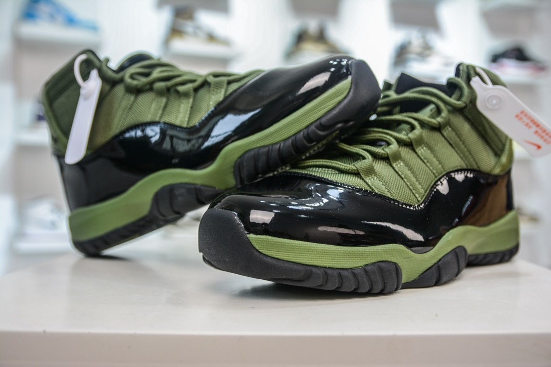 Air Jordan 11 Retro Thunder Green/Black Shoe