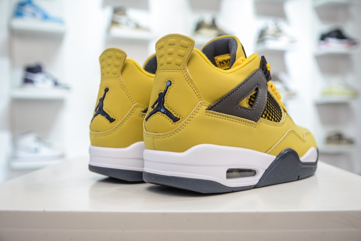 Air Jordan 4 Retro Thunder Black/Gold