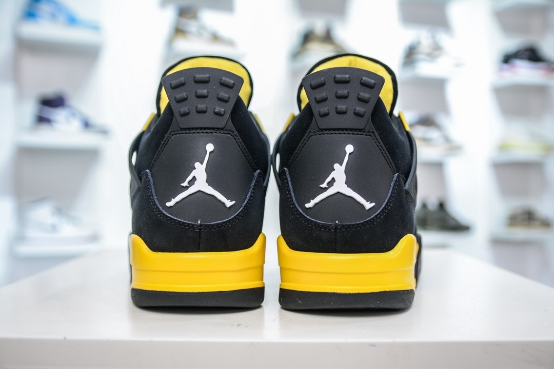 Air Jordan 4 Retro Thunder Black/Gold