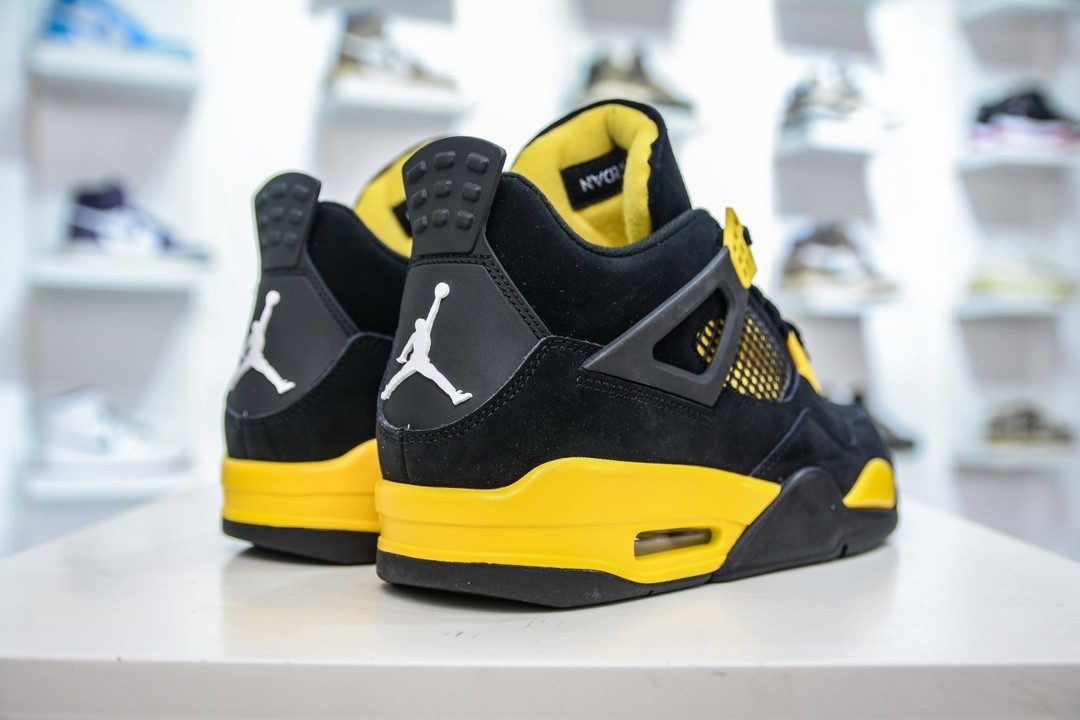 Air Jordan 4 Retro Thunder Black/Gold