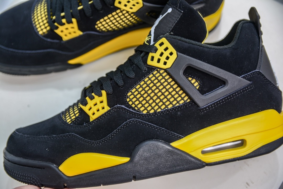 Air Jordan 4 Retro Thunder Black/Gold