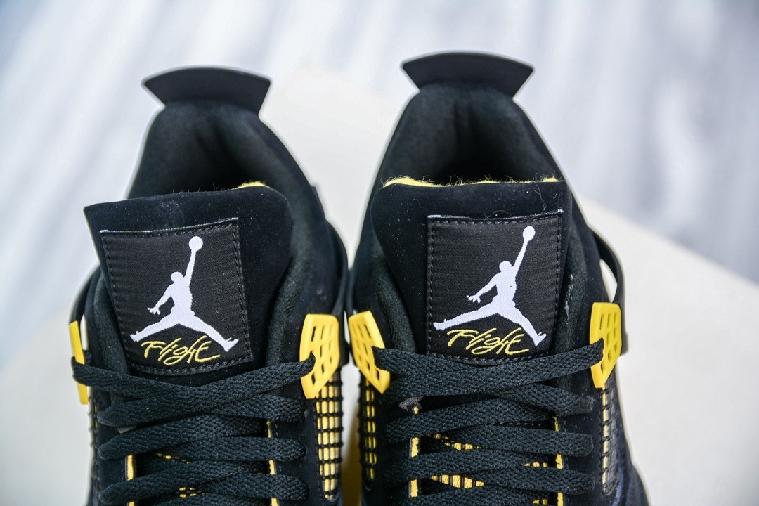 Air Jordan 4 Retro Thunder Black/Gold