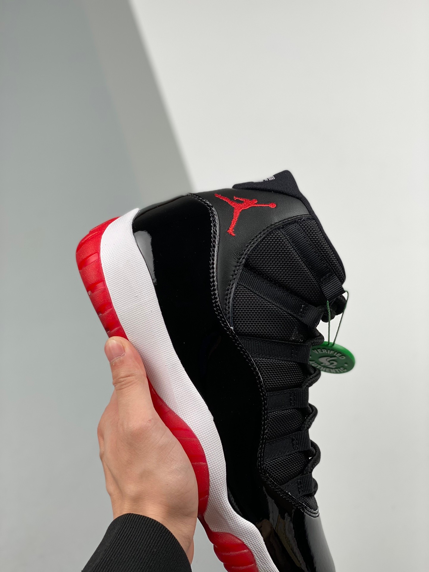 NIKE AIR JORDAN 11 Bred Basketball Shoes