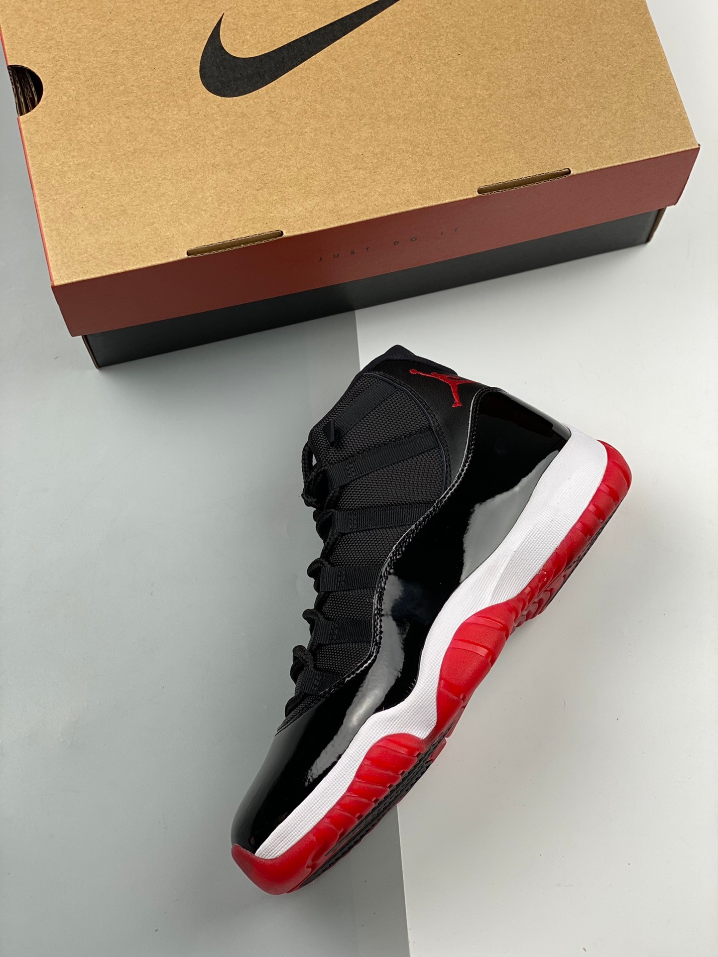 NIKE AIR JORDAN 11 Bred Basketball Shoes