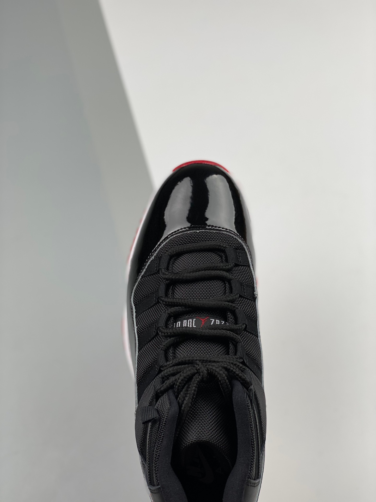 NIKE AIR JORDAN 11 Bred Basketball Shoes