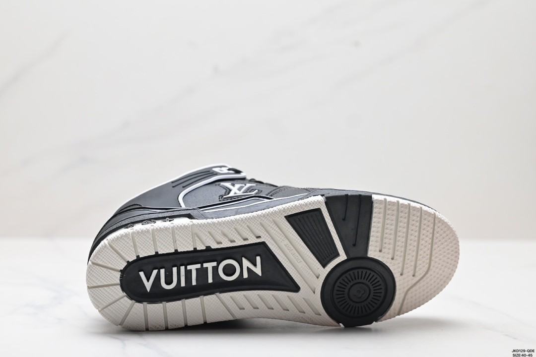 Louis Vuitton Trainer Sneaker 