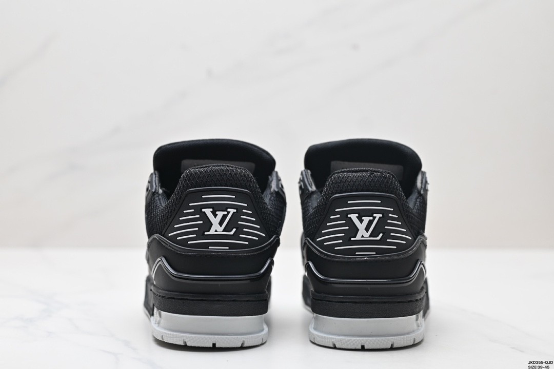 Louis Vuitton Trainer Sneaker 