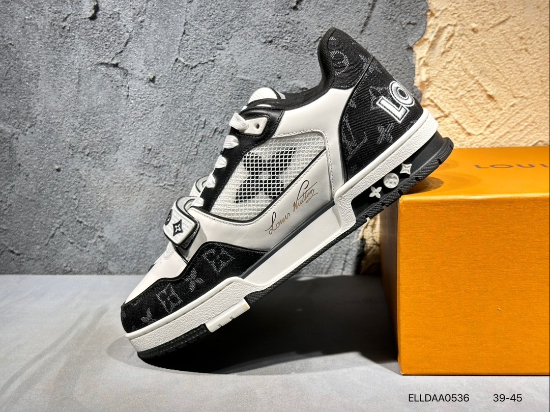 Louis Vuitton Trainer Sneaker 