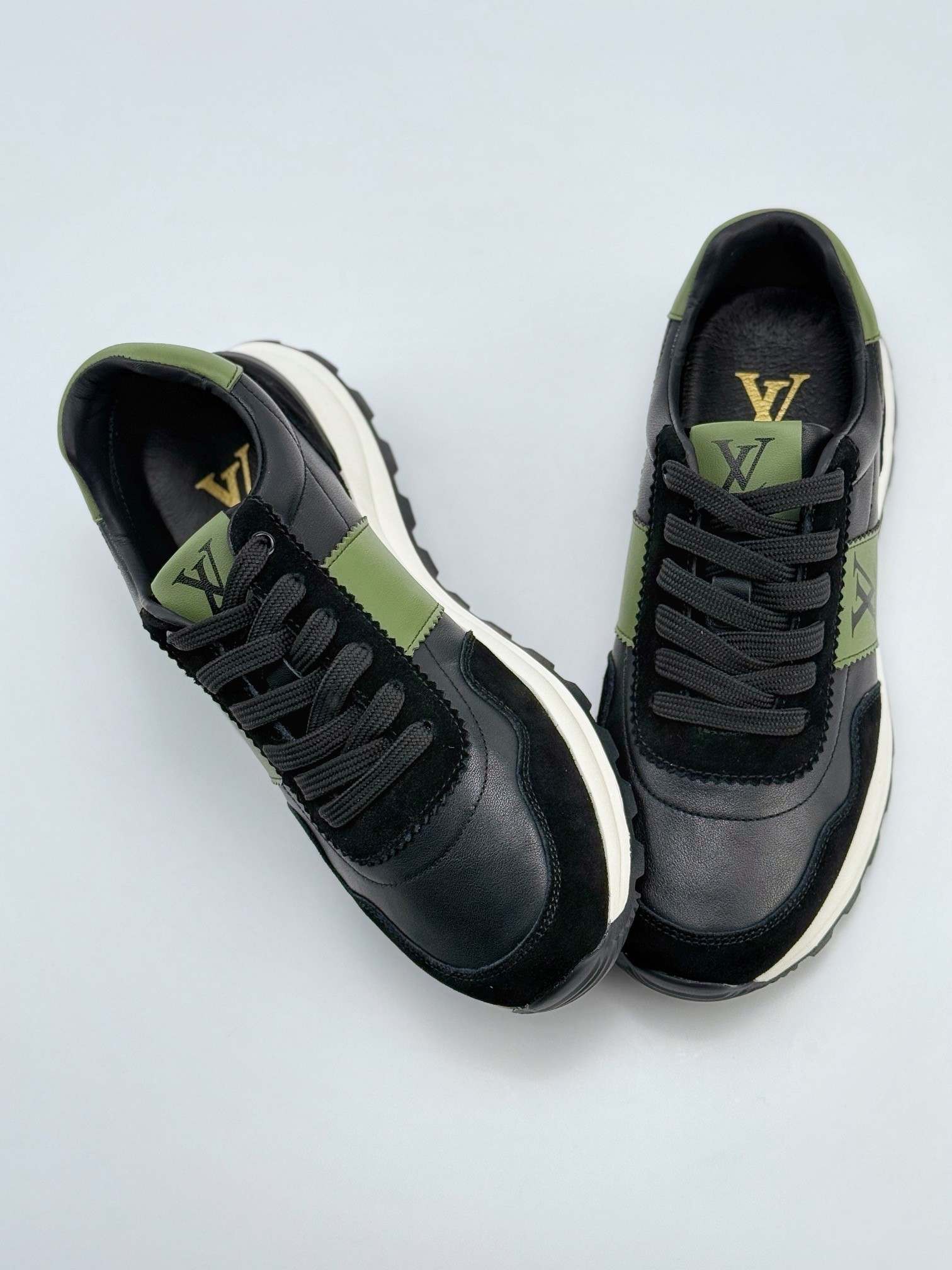 Louis Vuitton Trainer Sneaker 