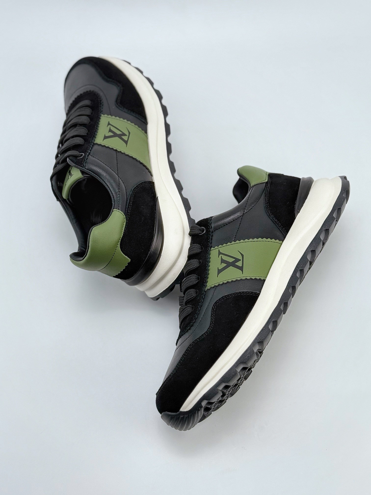 Louis Vuitton Trainer Sneaker 