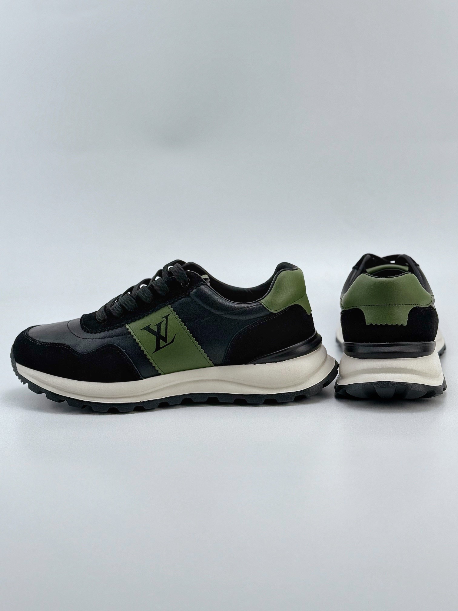 Louis Vuitton Trainer Sneaker 