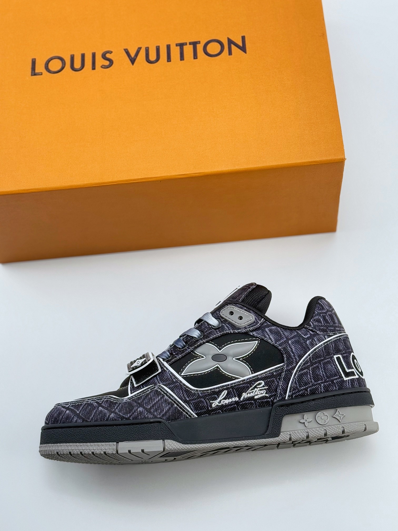 Louis Vuitton Trainer Sneaker 