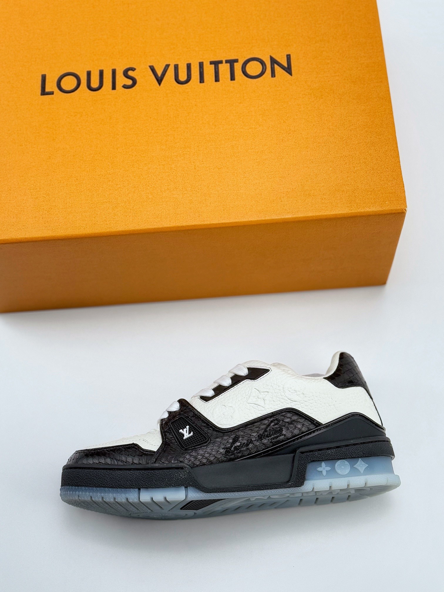 Louis Vuitton Trainer Sneaker 