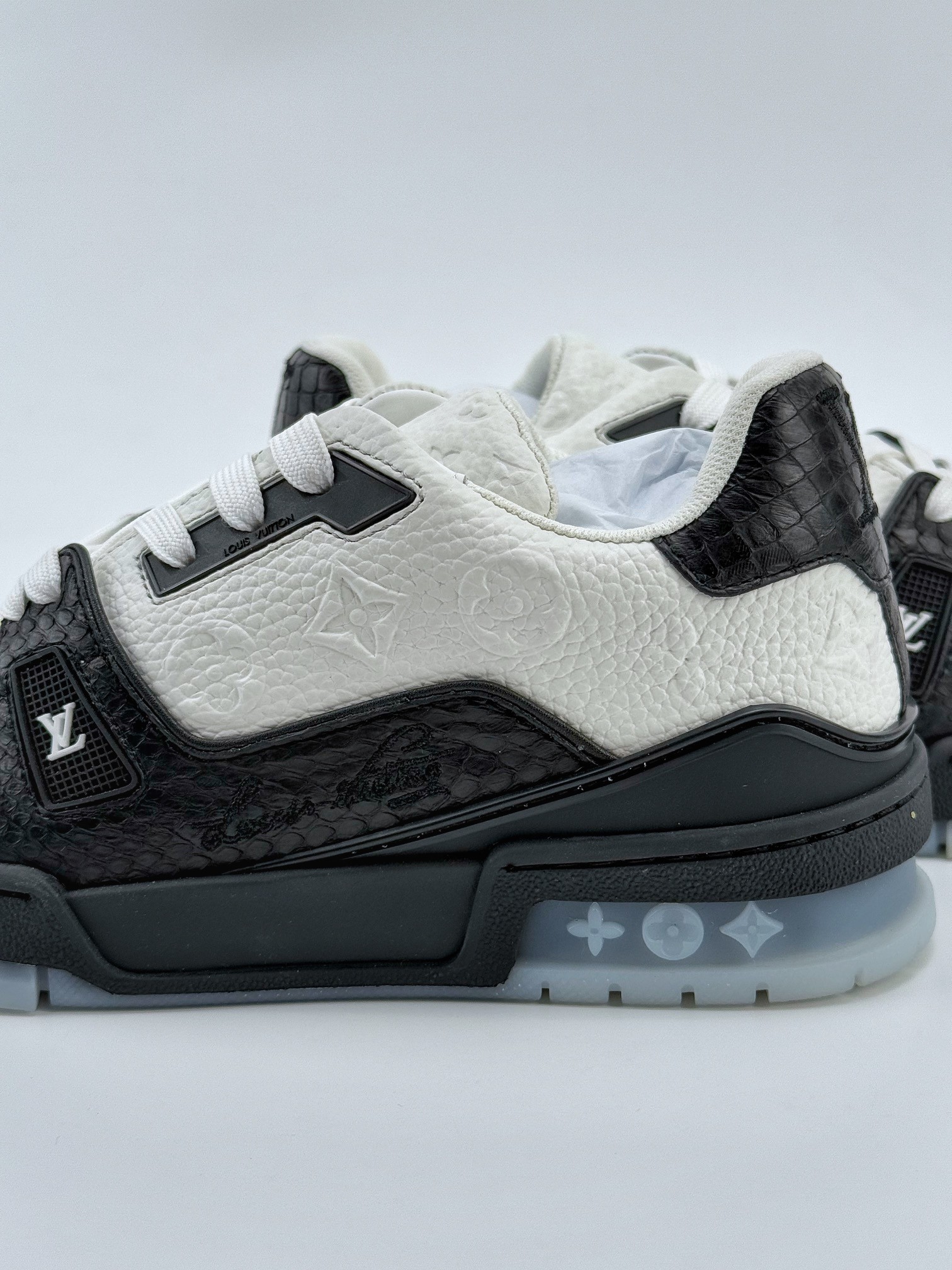 Louis Vuitton Trainer Sneaker 