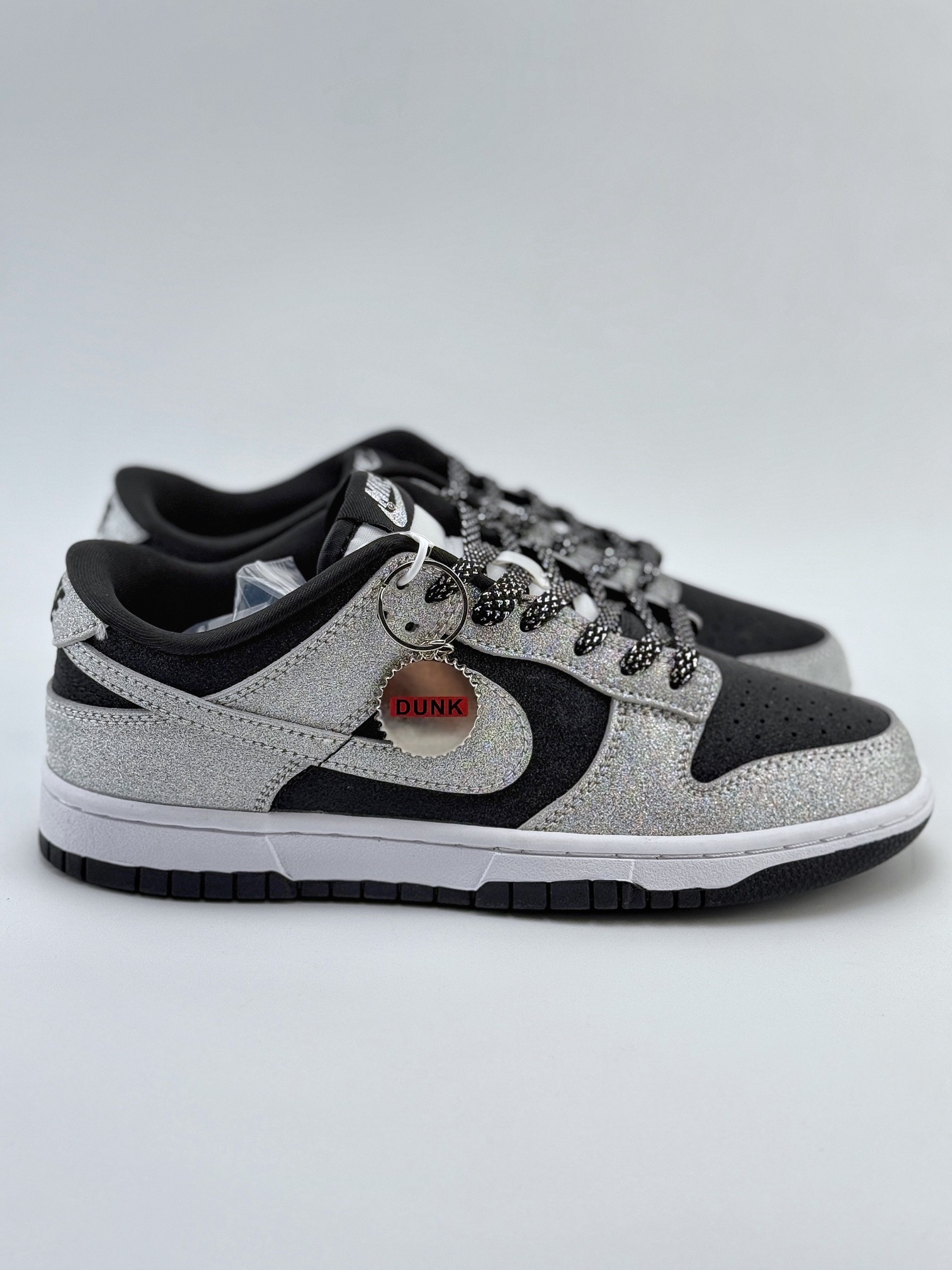 Nike SB Dunk Low x Supreme