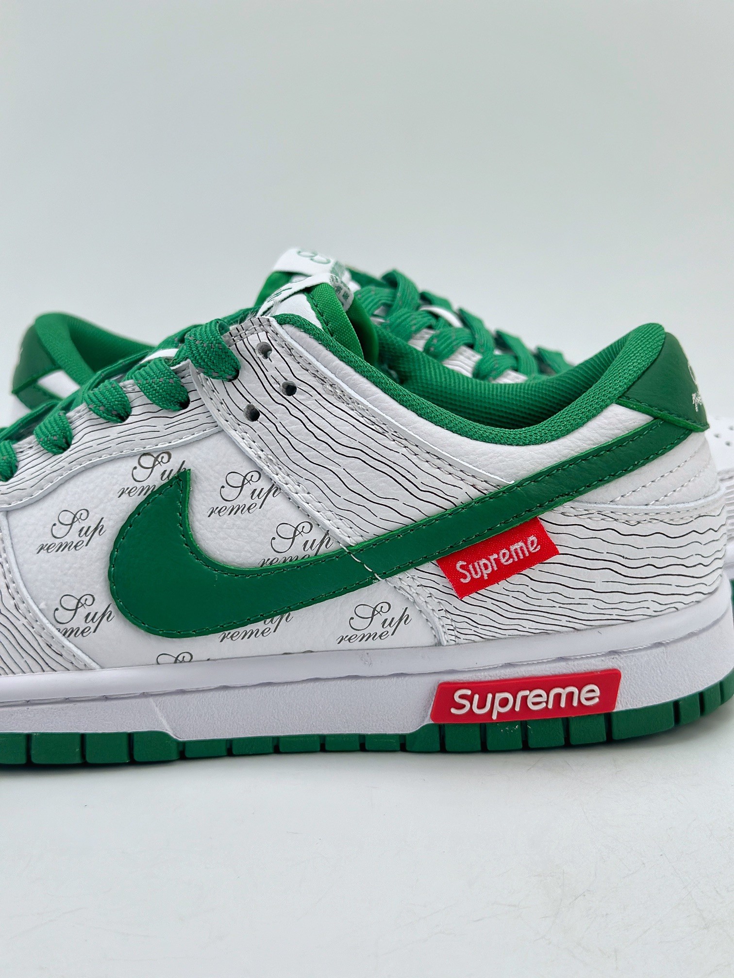 Nike SB Dunk Low x Supreme