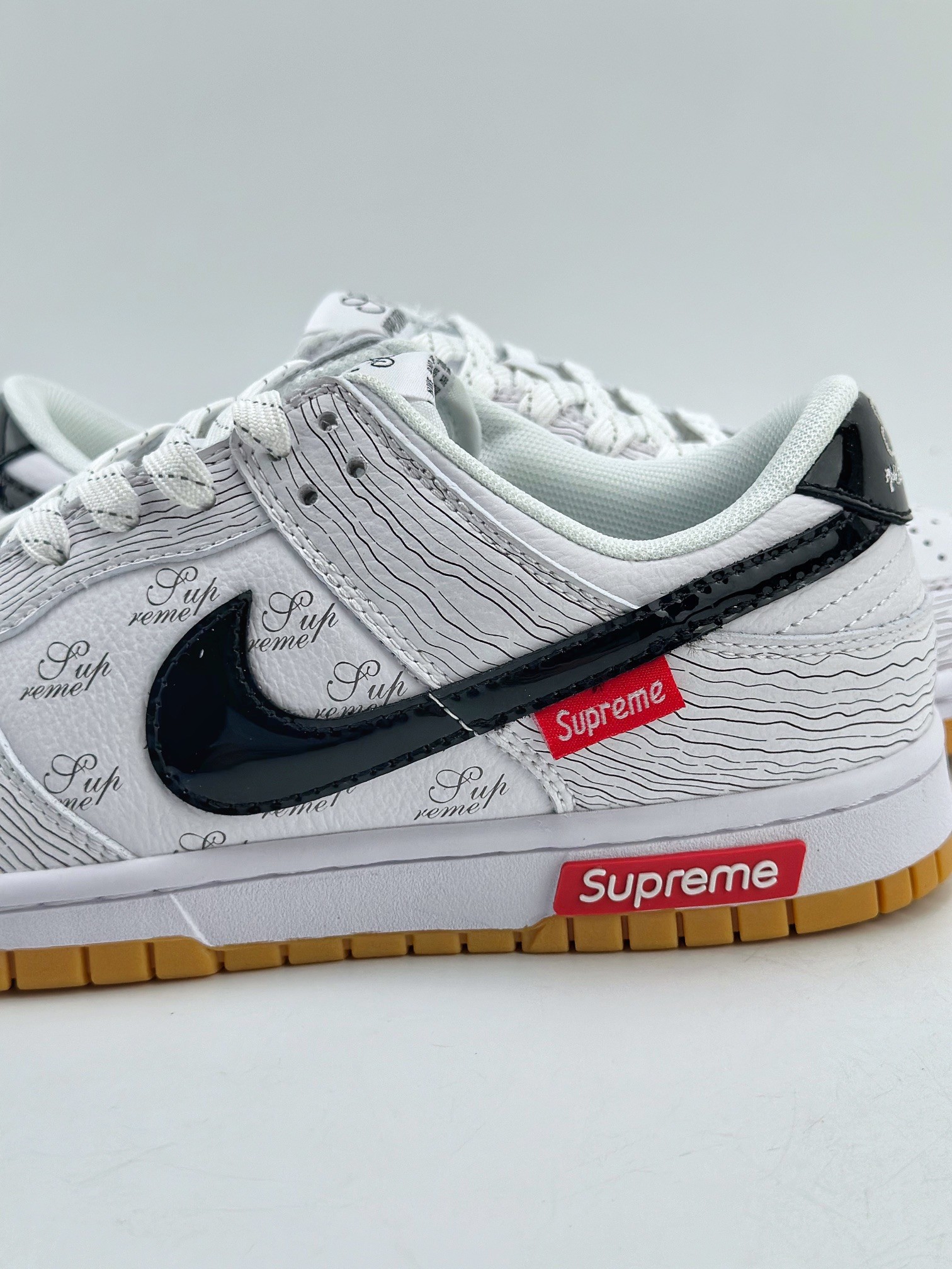 Nike SB Dunk Low x Supreme