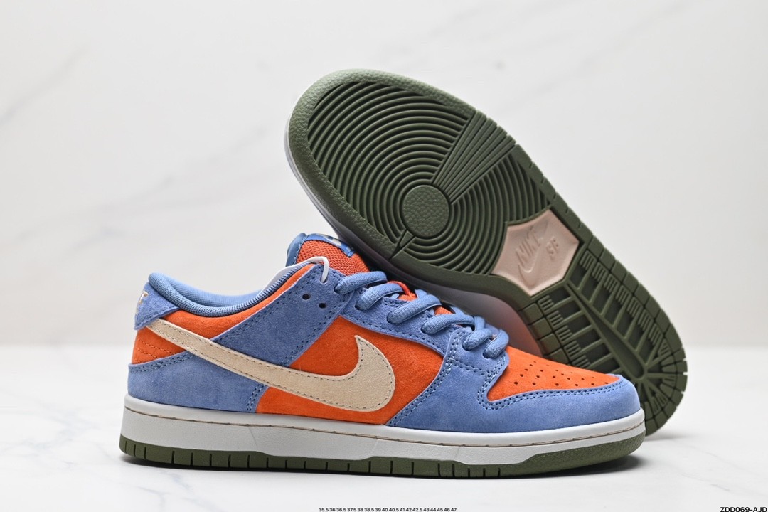 Nike SB Dunk Low x Supreme