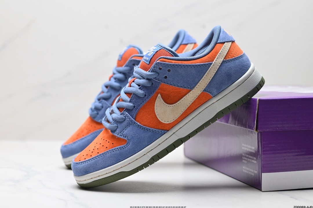 Nike SB Dunk Low x Supreme