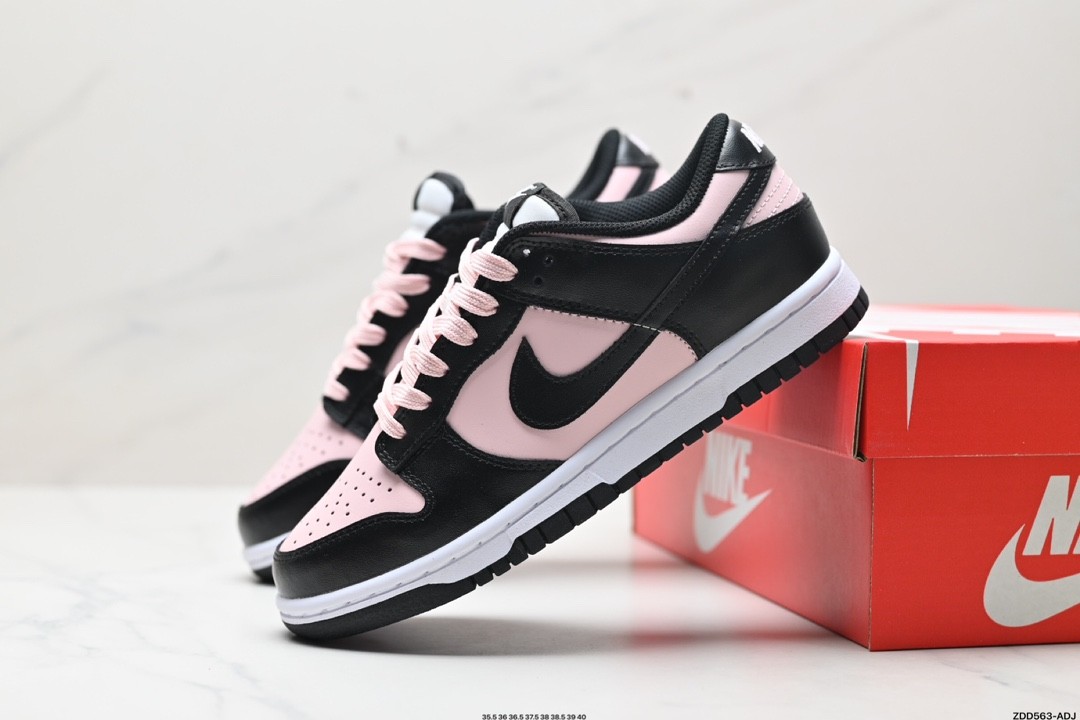 Nike SB Dunk Low x Supreme