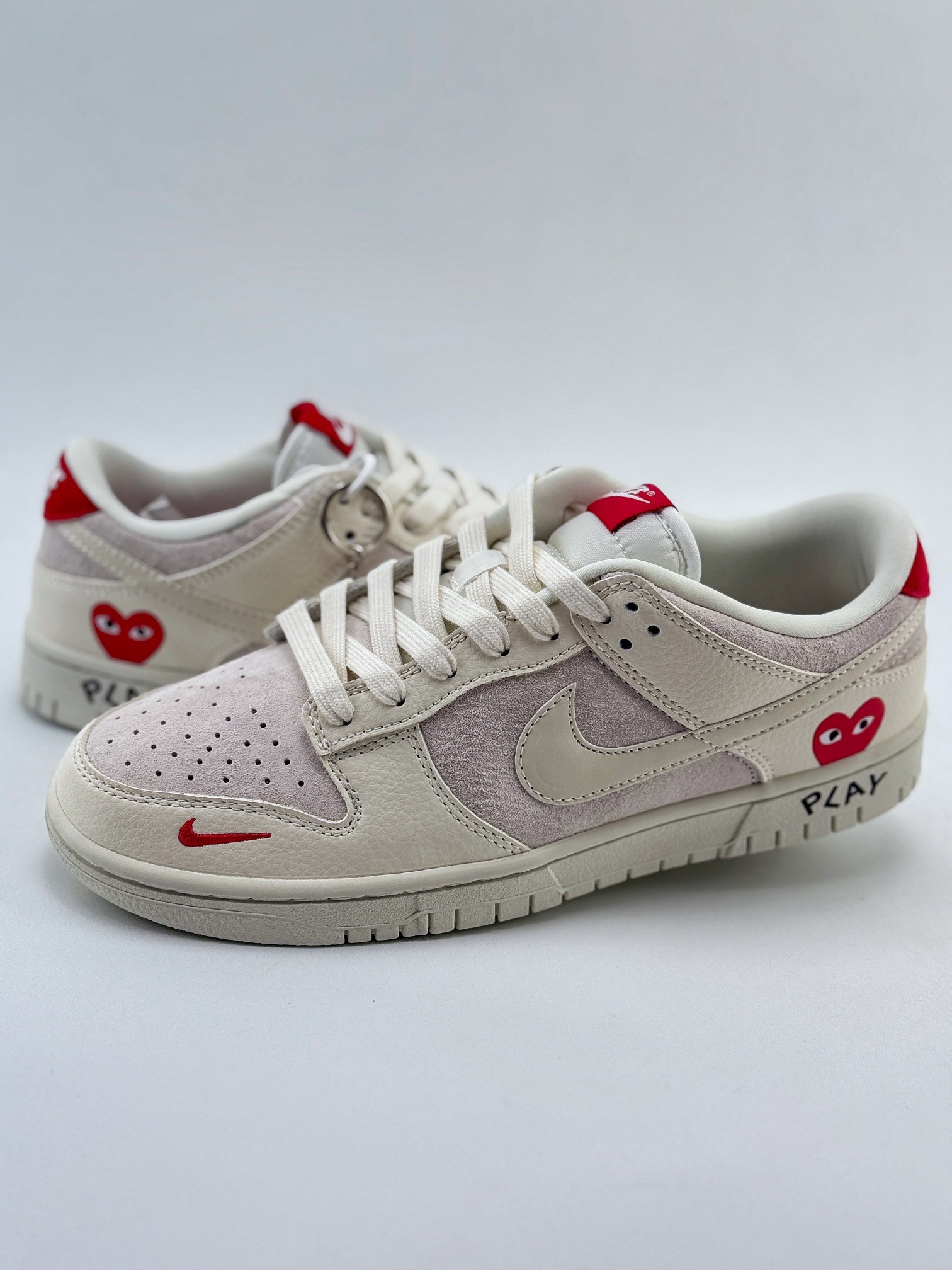 Nike SB Dunk Low x Supreme