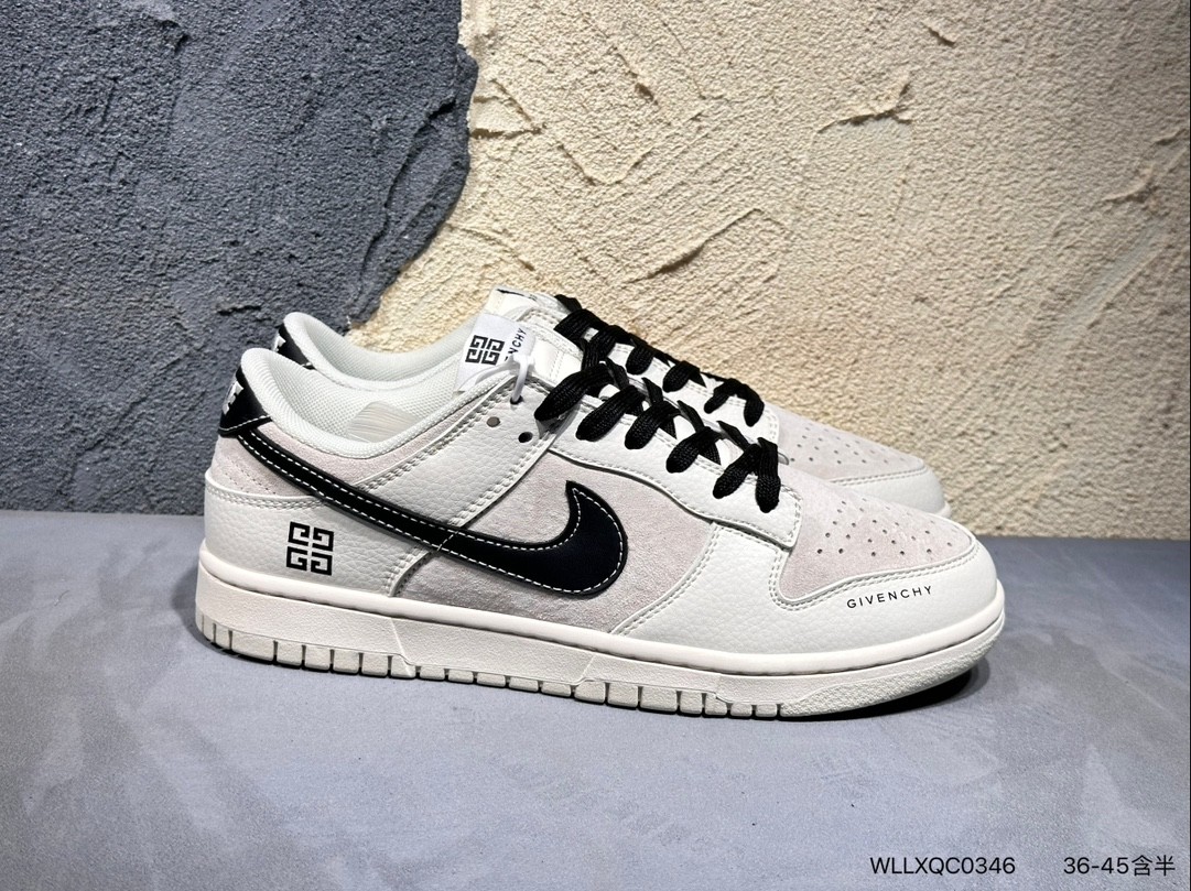 Nike SB Dunk Low x Supreme