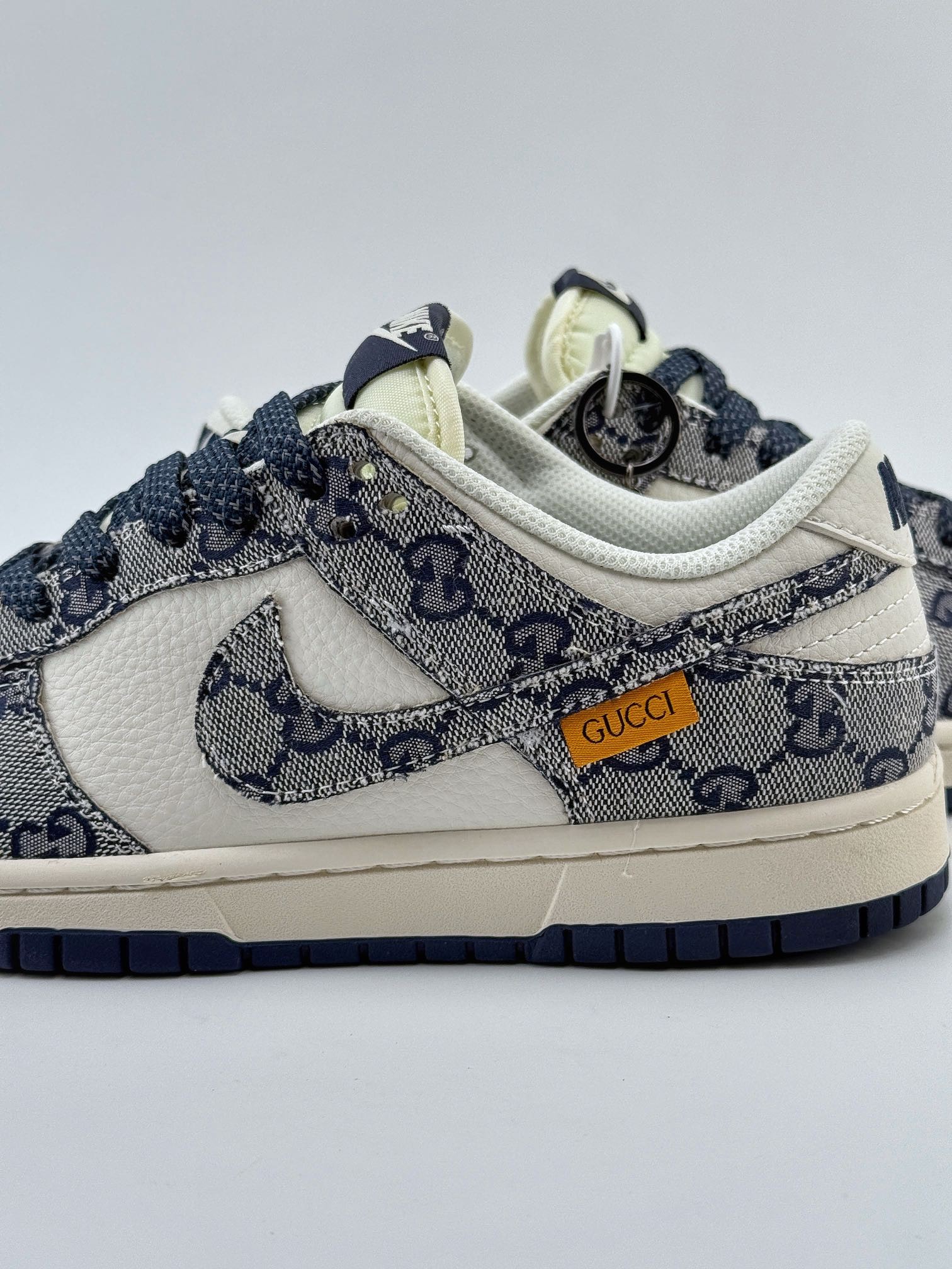 Nike SB Dunk Low x Supreme