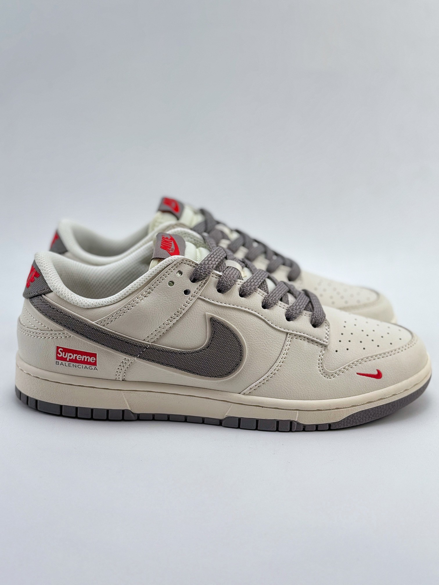 Nike SB Dunk Low x Supreme