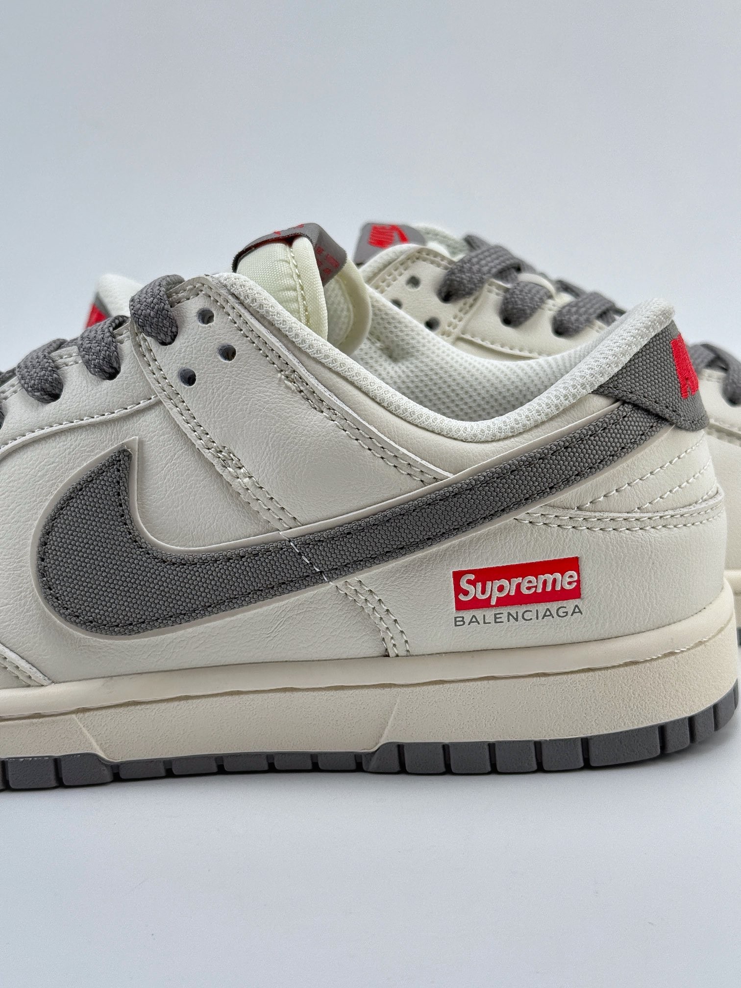 Nike SB Dunk Low x Supreme